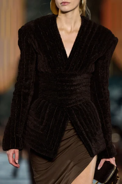 Look 256